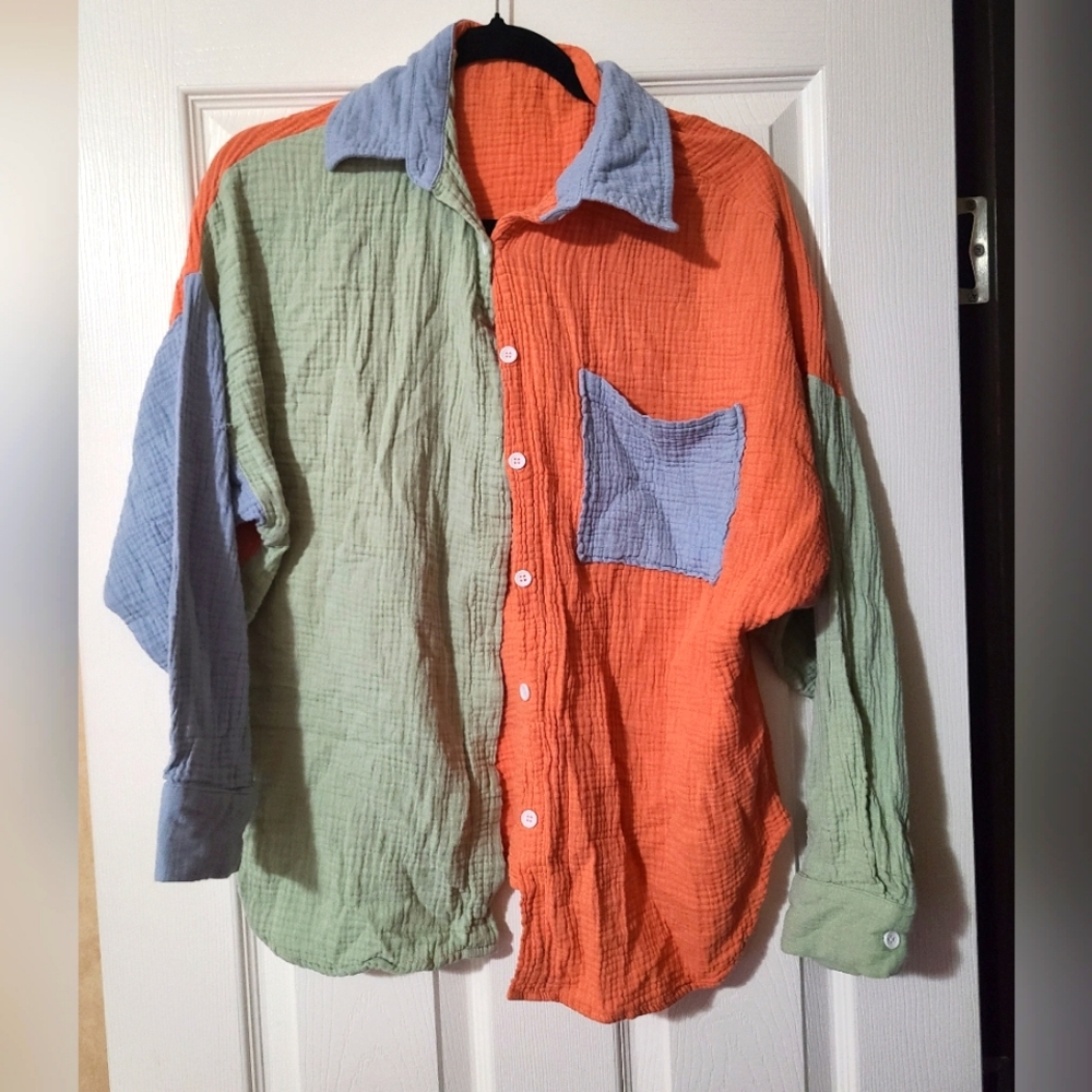 Colorblock Button-Up Shirt - Picture 3 of 4